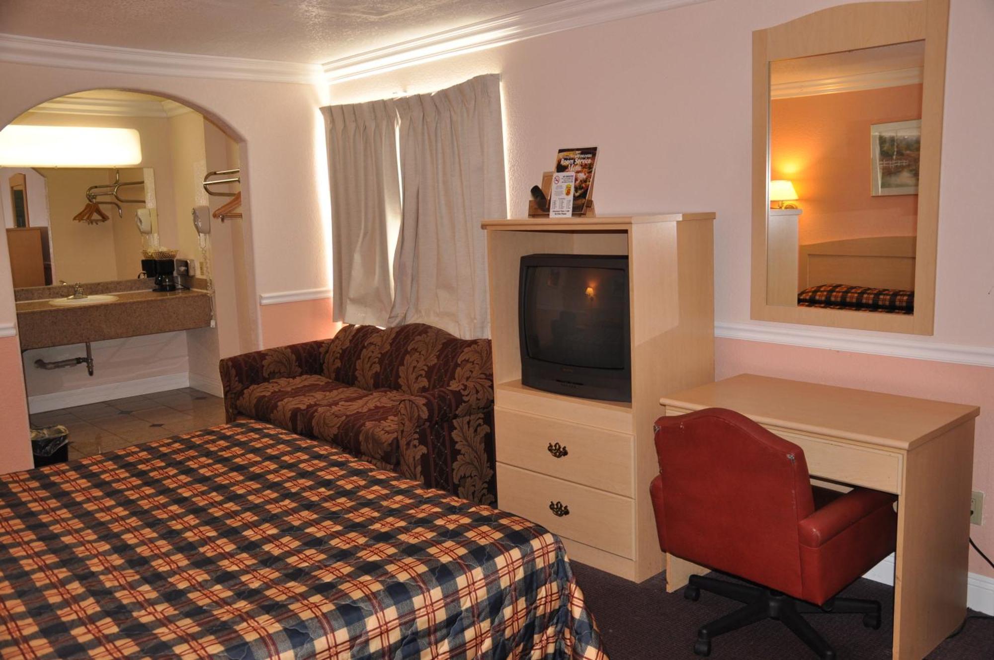 Super 8 By Wyndham Hayward Downtown Motel Кастро Вали Екстериор снимка
